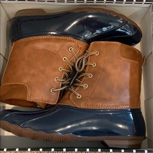 Navy & Brown Duck boots. Sz 10. Worn once for pics